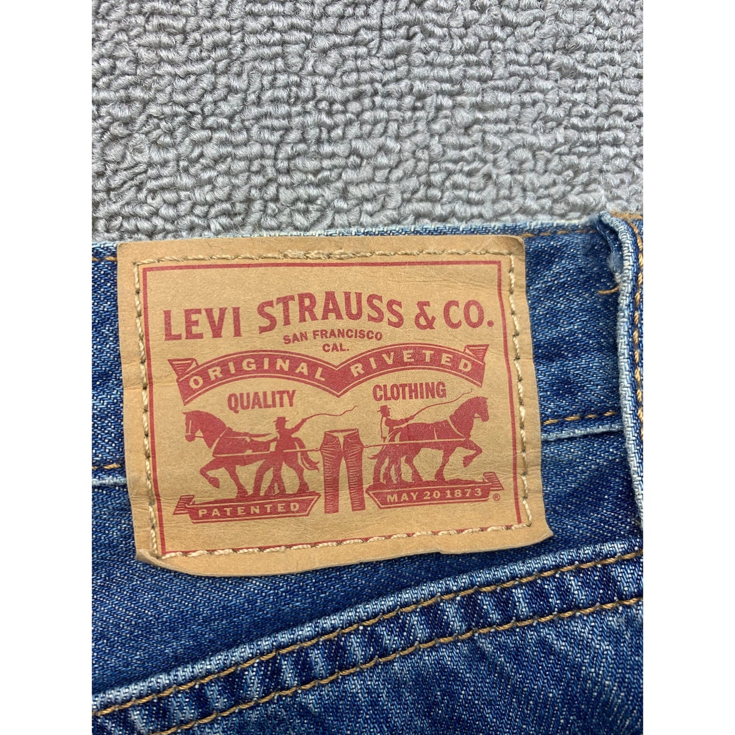 Levi’s Jeans Women’s Size 26 Low Pro Straight Leg Medium Wash Denim