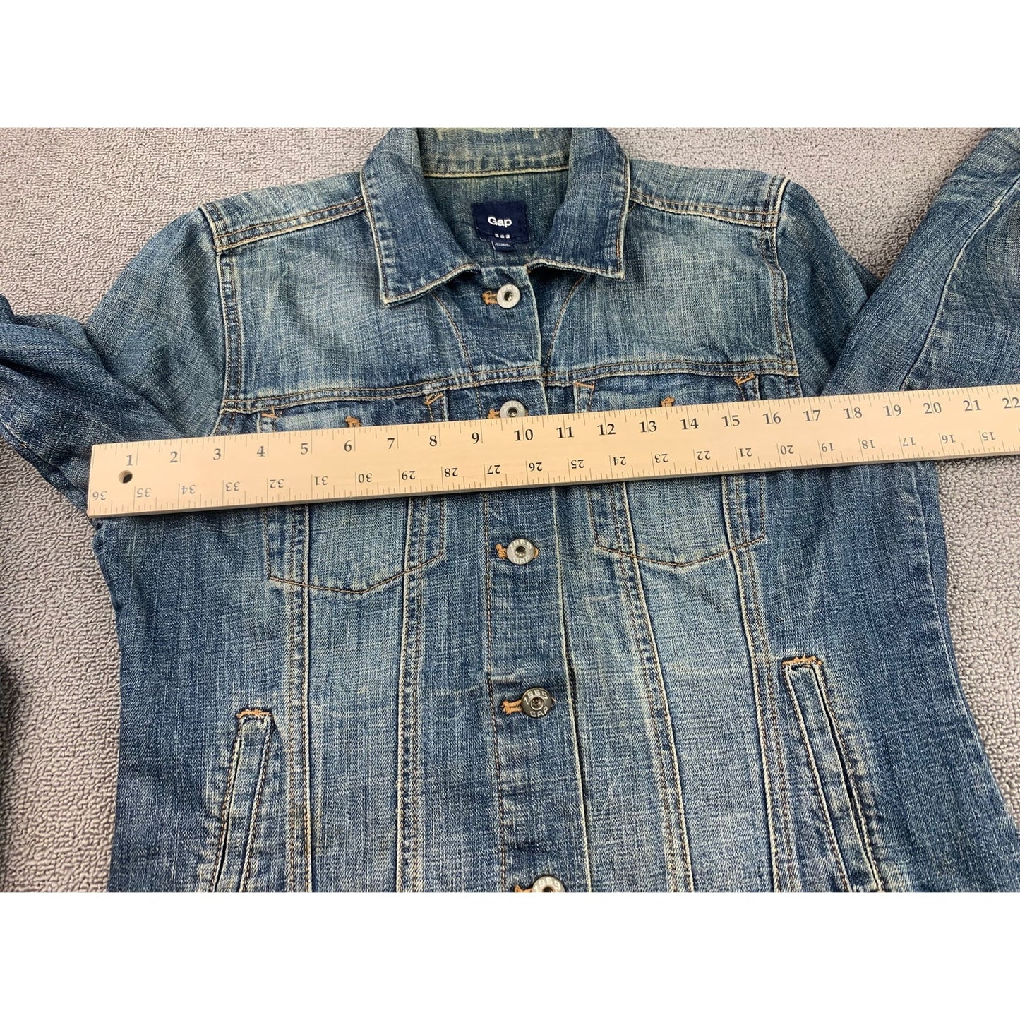 Vintage Y2K Gap Women's Large Blue Washed Distressed Fit Denim Jacket