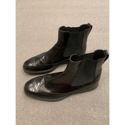 Tod's Men 9 Black Patent Leather Brogue Chelsea Boots