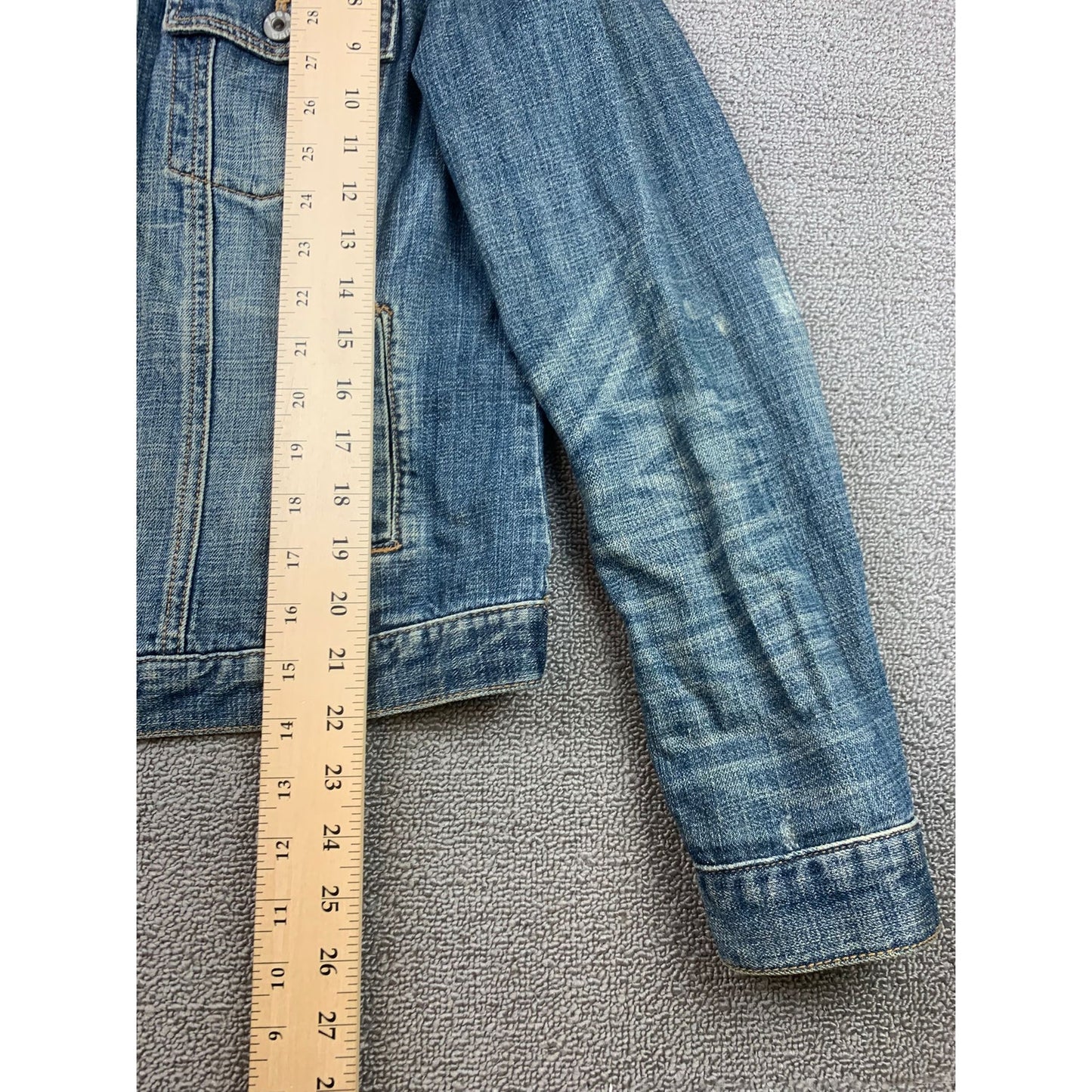 Vintage Y2K Gap Women's Large Blue Washed Distressed Fit Denim Jacket