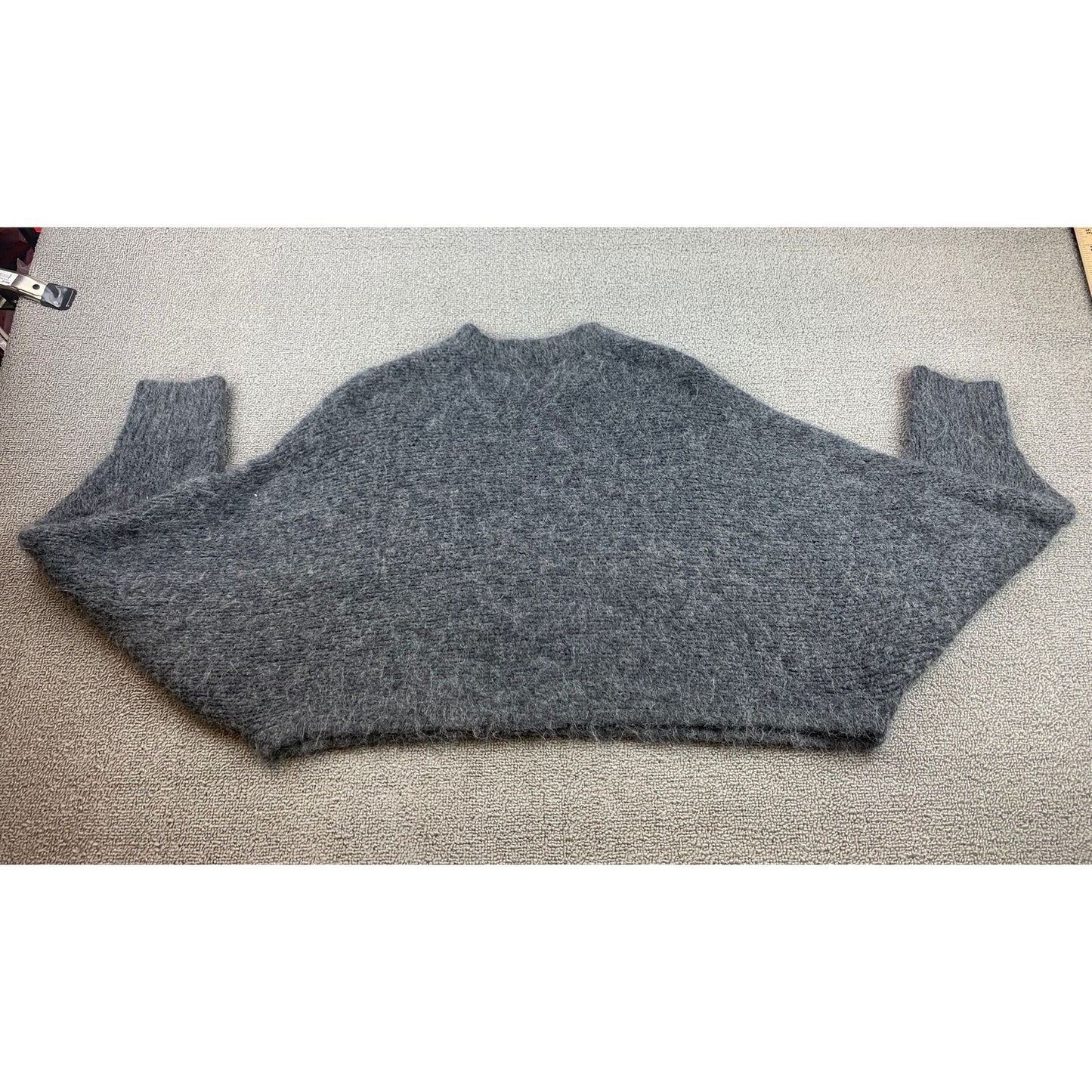Wilfred Free Women's Medium Grey Cropped Fuzzy Sweater Long Sleeve