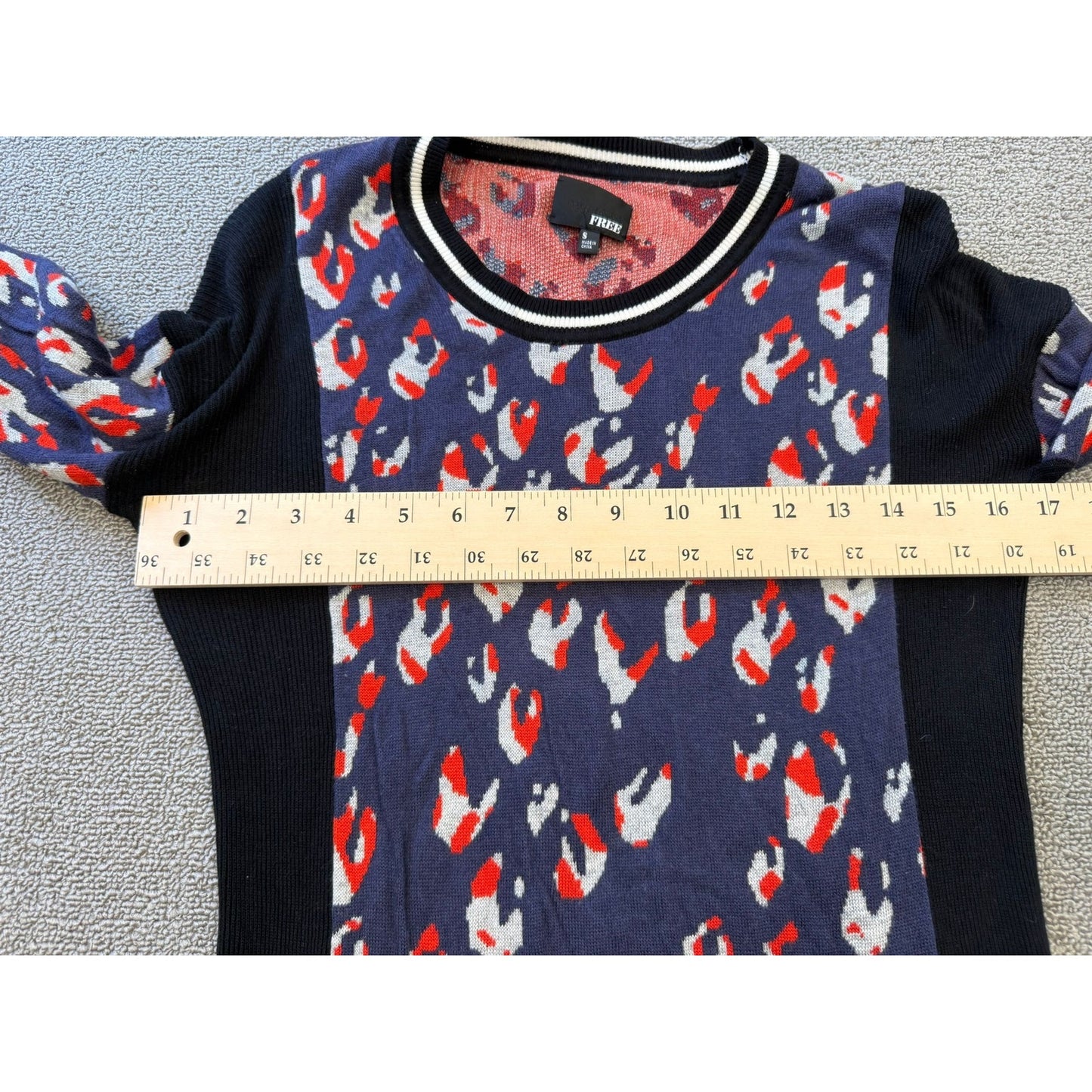 Aritzia Wilfred Free Women's Leopard Print Sweater Size S Crew Neck Long Sleeve