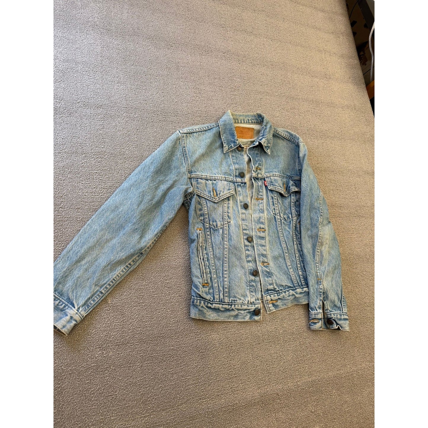 Levi's Vintage Women's Blue 26 Denim Trucker Jacket Light Wash Classic Style