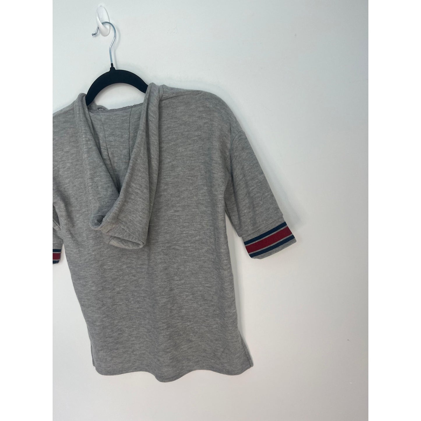 Chaser LOVE Hoodie Women 8 Gray Short Sleeve Heart Graphic Pullover