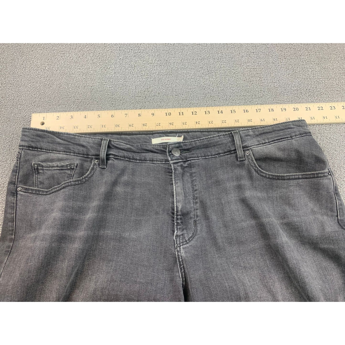 Levi's Women's 22W Dark Gray Faded 711 Skinny Jeans.