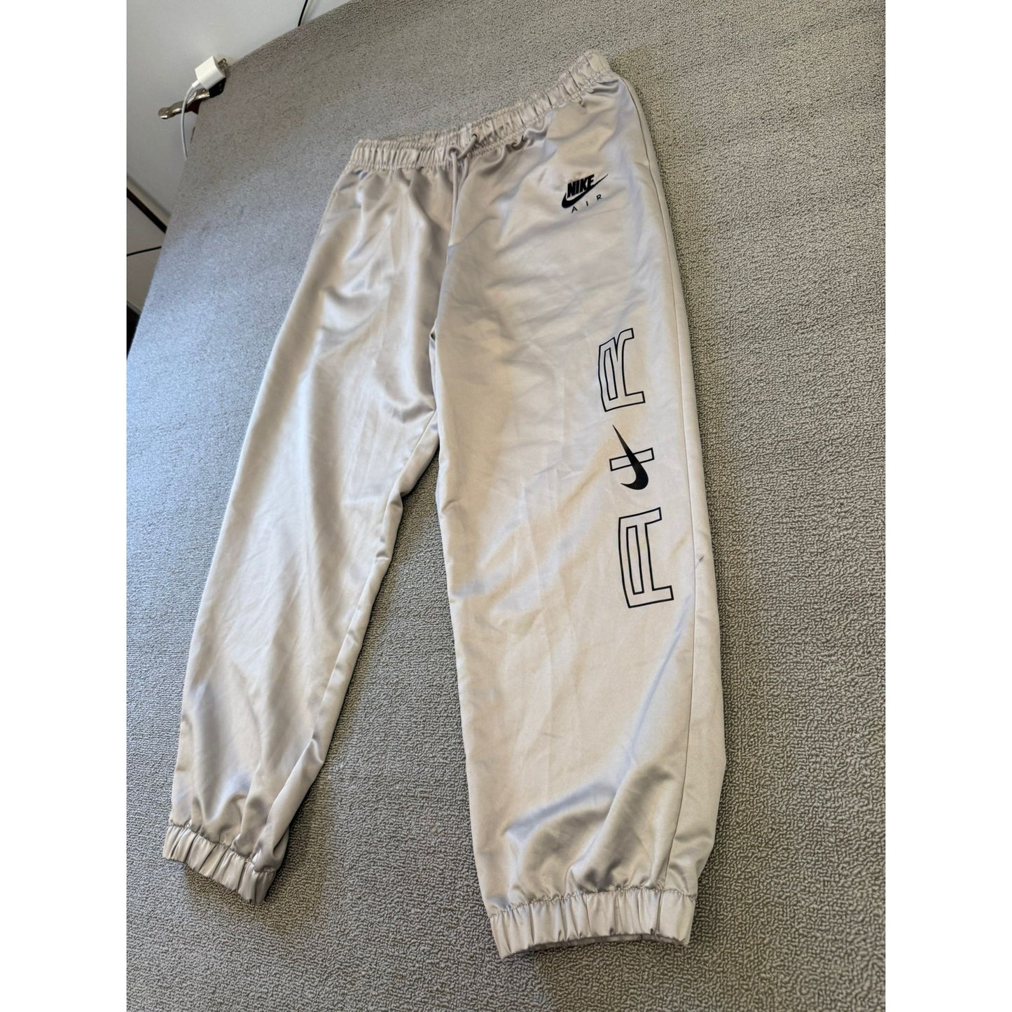 Nike Women’s Mid Rise Loose Fit Air Joggers Glossy Gray Size Large