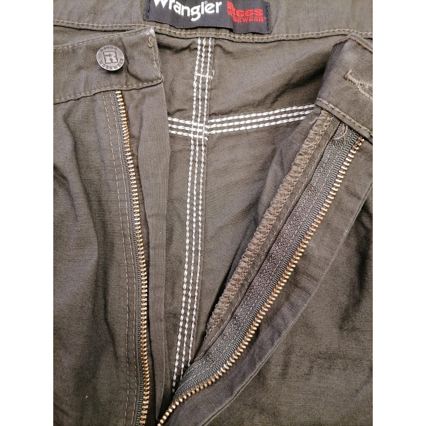 Wrangler 42x34 Male Olive Green 100% Cotton Utility Fit Durable Everyday Pants