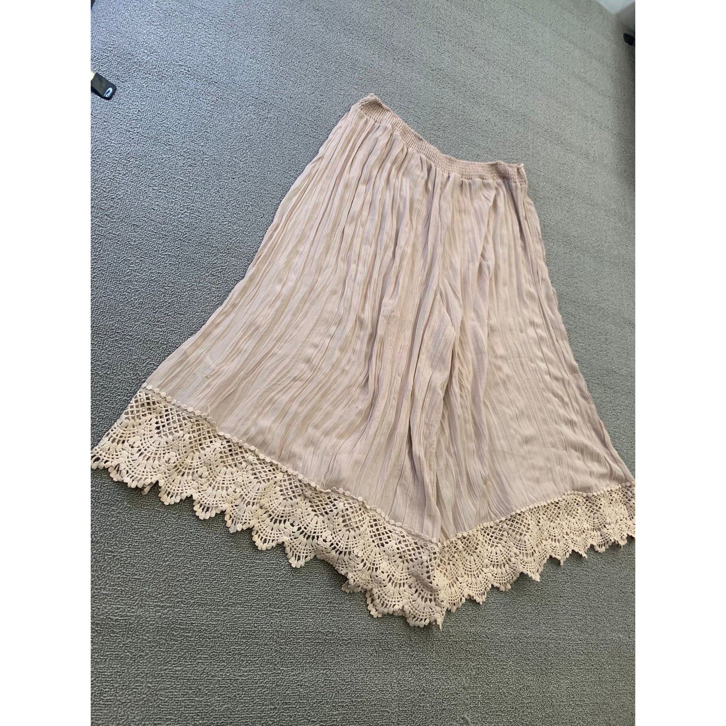 Free People Women's L Flowy Shorts Beige Cropped Culottes Crochet Lace Hem
