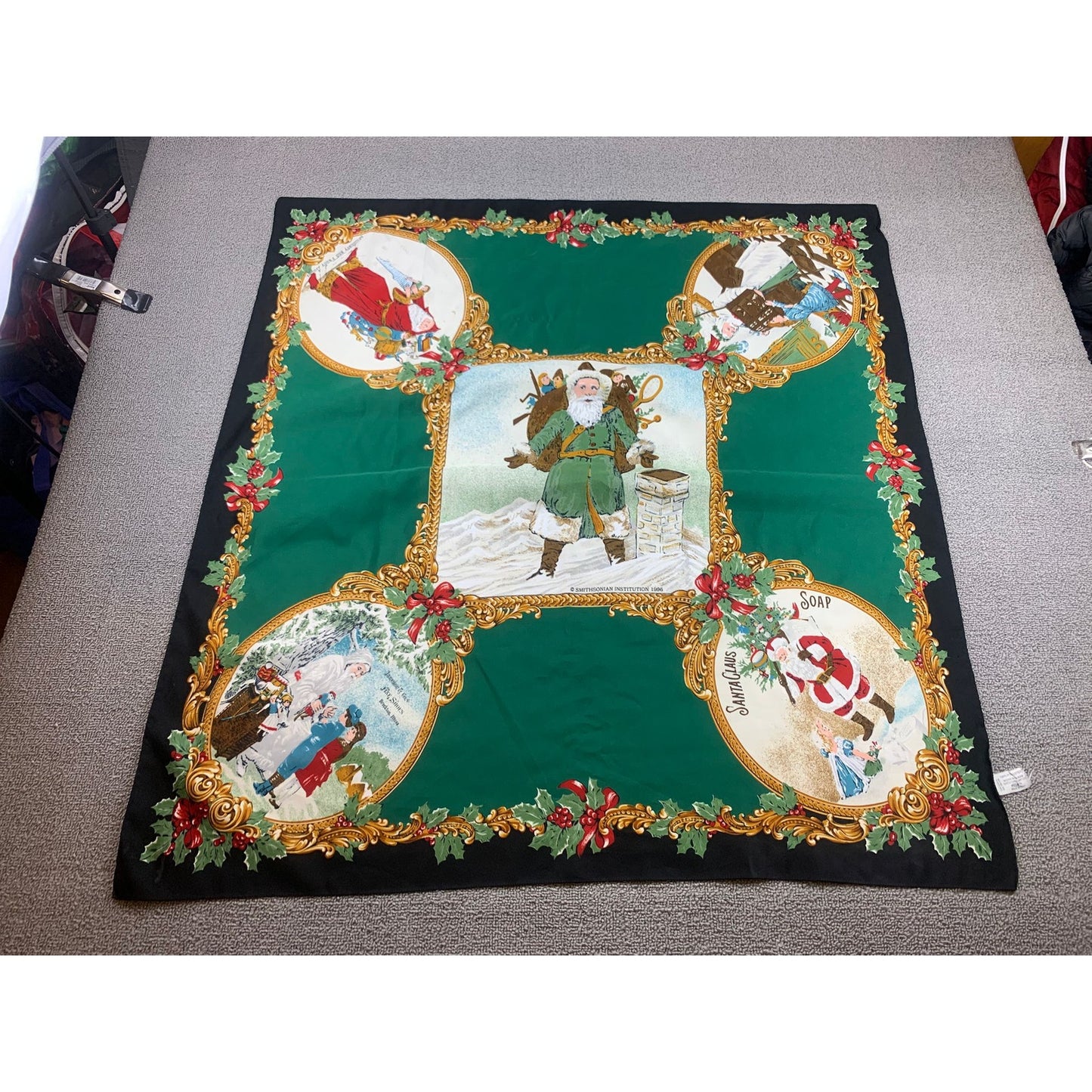Christmas theme scarf Smithsonian Institution 1996 Made in Italy