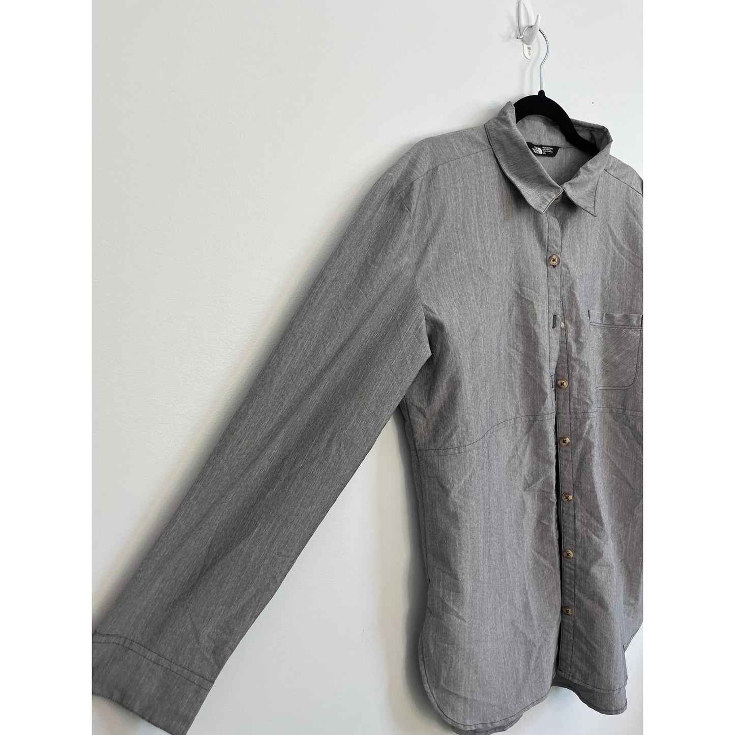 The North Face Button Down Shirt Women L Gray Outdoor Lightweight Casual