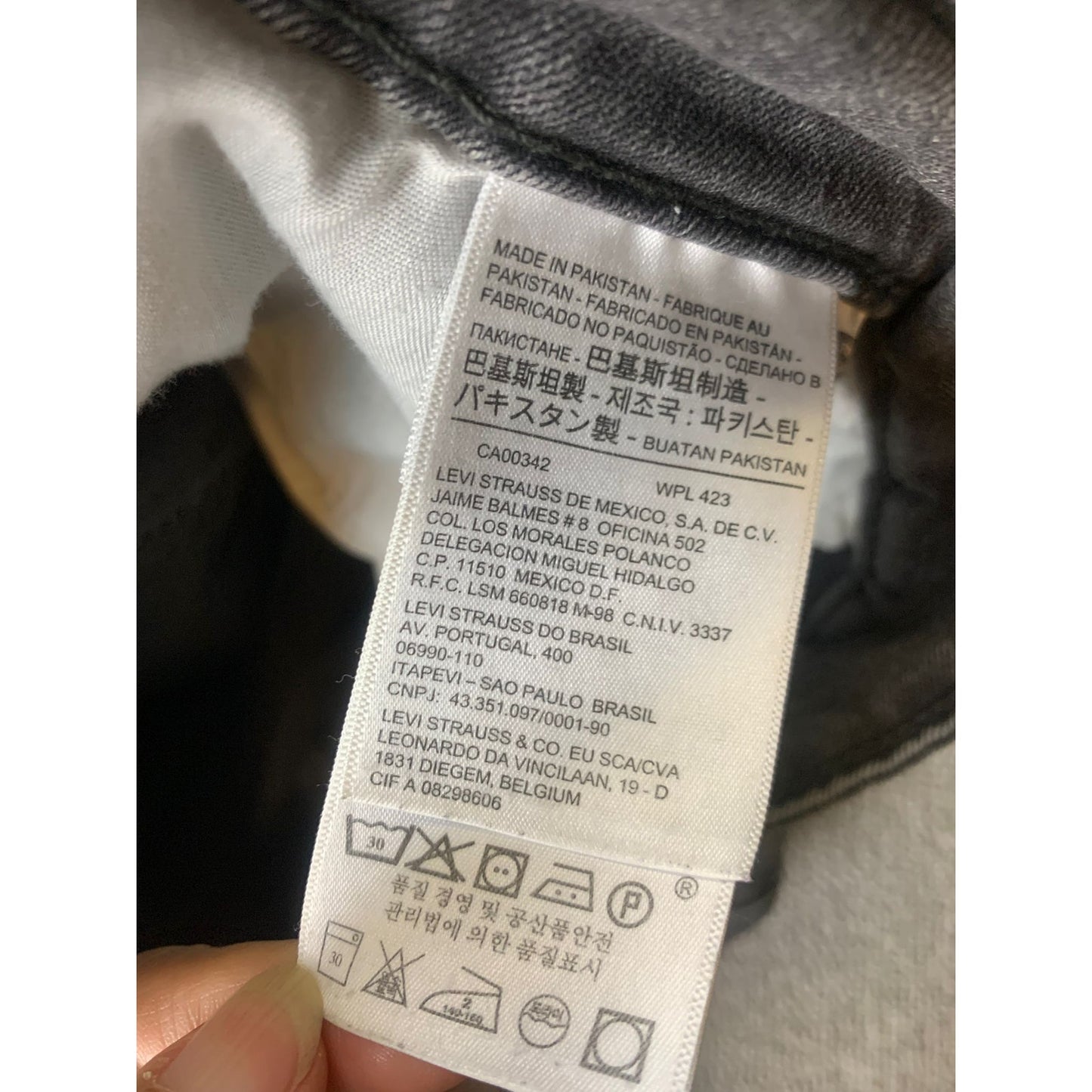 Levi's Women's 22W Dark Gray Faded 711 Skinny Jeans.