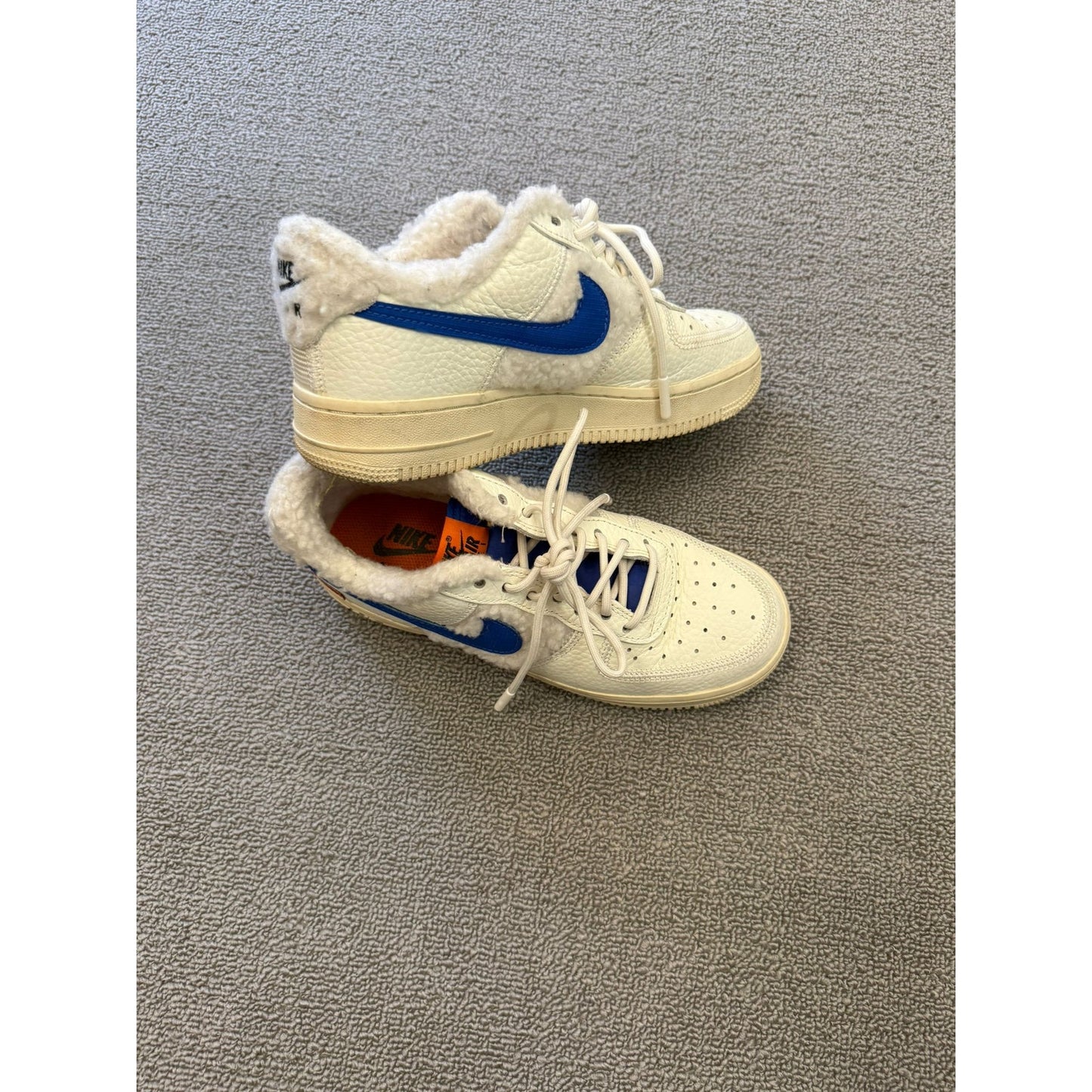 Nike Air Force 1 Women's Size 6  White Blue Sherpa Fleece Sneakers