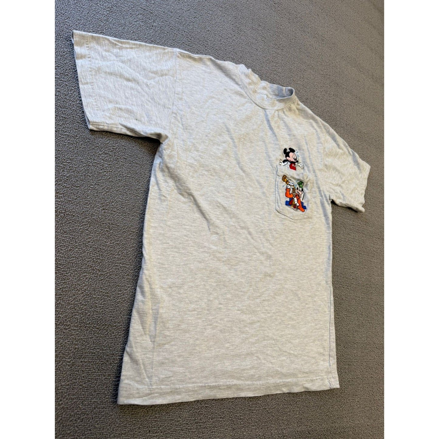 Vintage The Disney Store Medium Gray Mickey Mouse Goofy Water T-Shirt