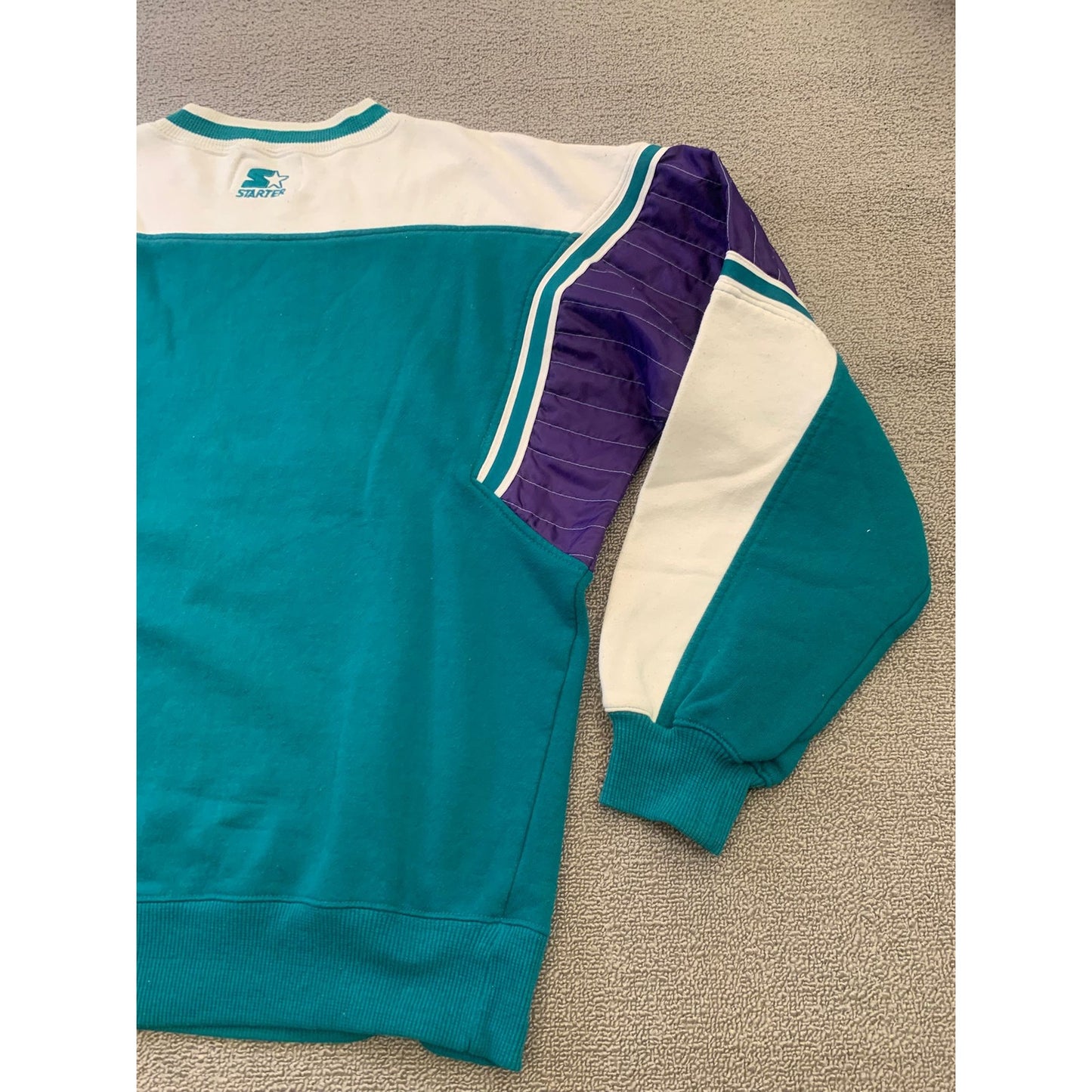 Vintage Charlotte Hornets NBA x STARTER Men Large Teal White Purple Sweatshirt