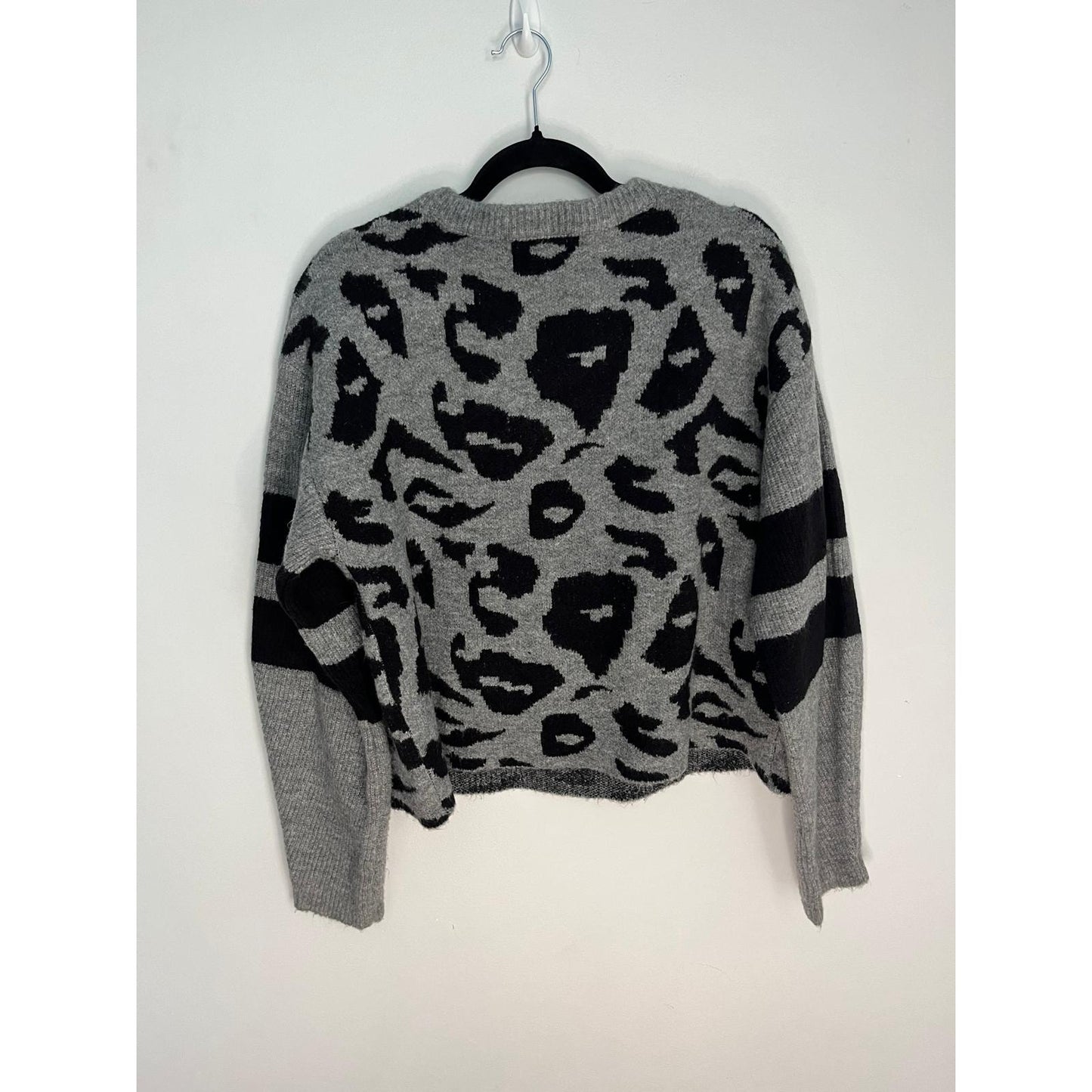 John + Jenn Sweater Women L Gray Leopard Stripe Knit Pullover Fuzzy Cozy
