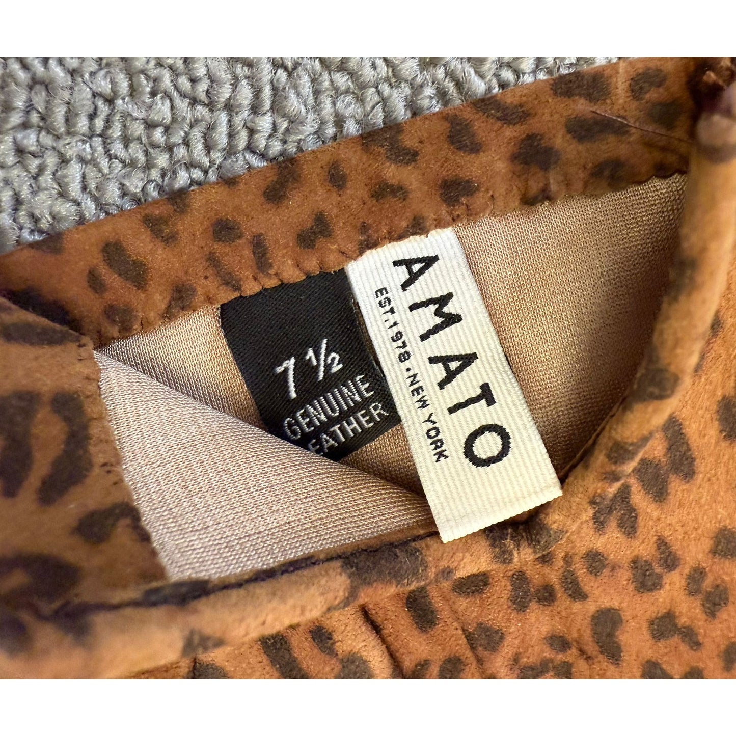 Carolina Amato Women's Size 7.5 Leopard Italian Shorty Silk Lining Gloves NWT