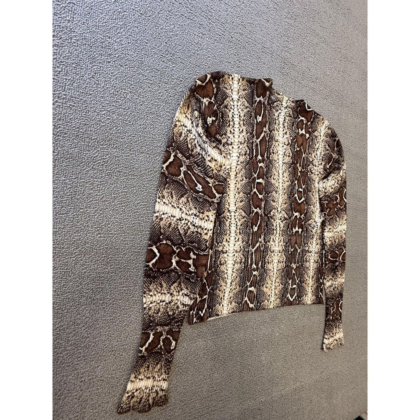 RED Women's Medium Snakeskin Print Cardigan V-Neck Long Sleeve Sweater