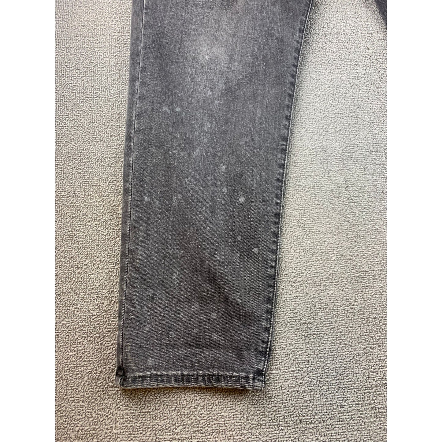 Levi's Women's 22W Dark Gray Faded 711 Skinny Jeans.