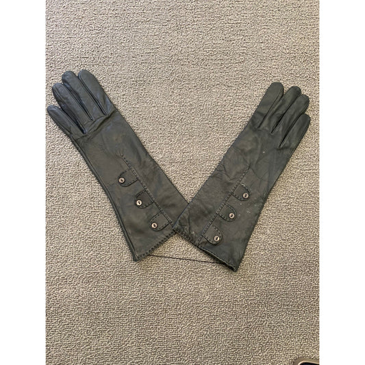 Carolina Amato Women S Black Lambskin Silk lined Gloves With Buttons