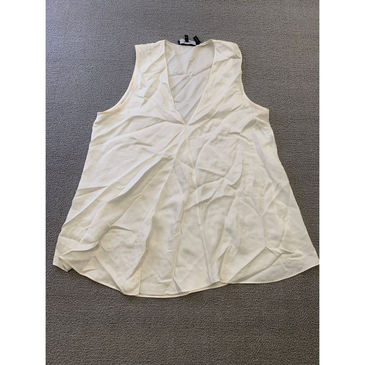 Theory Women's Medium White Cream Top Blouse Sleeveless V Neck