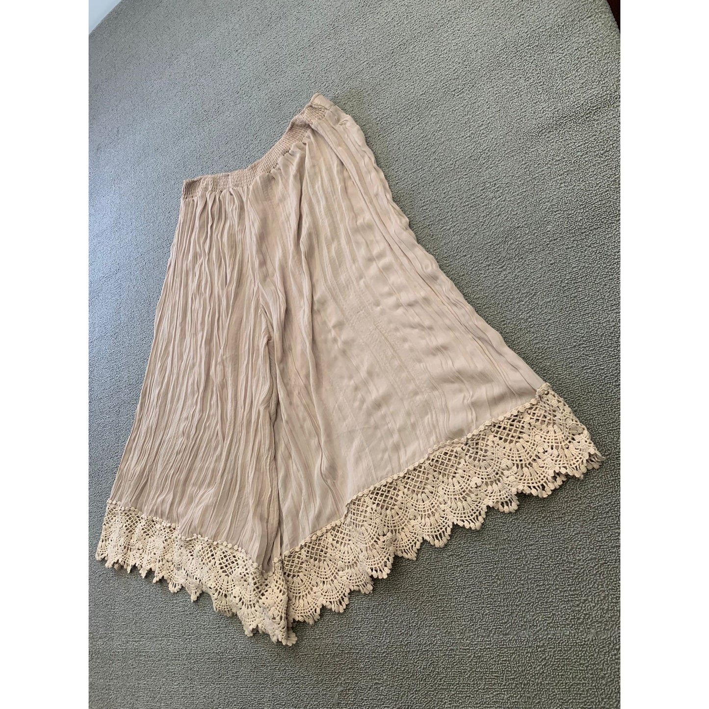 Free People Women's L Flowy Shorts Beige Cropped Culottes Crochet Lace Hem