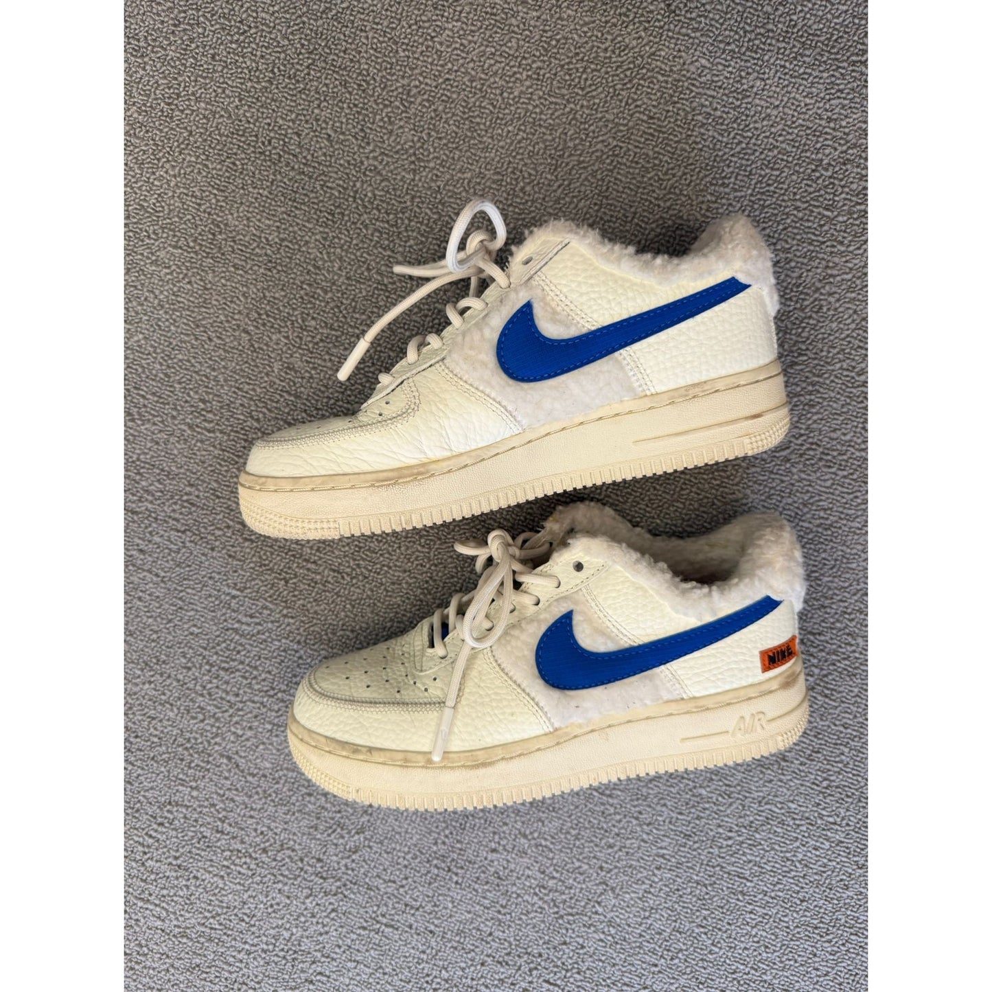Nike Air Force 1 Women's Size 6  White Blue Sherpa Fleece Sneakers