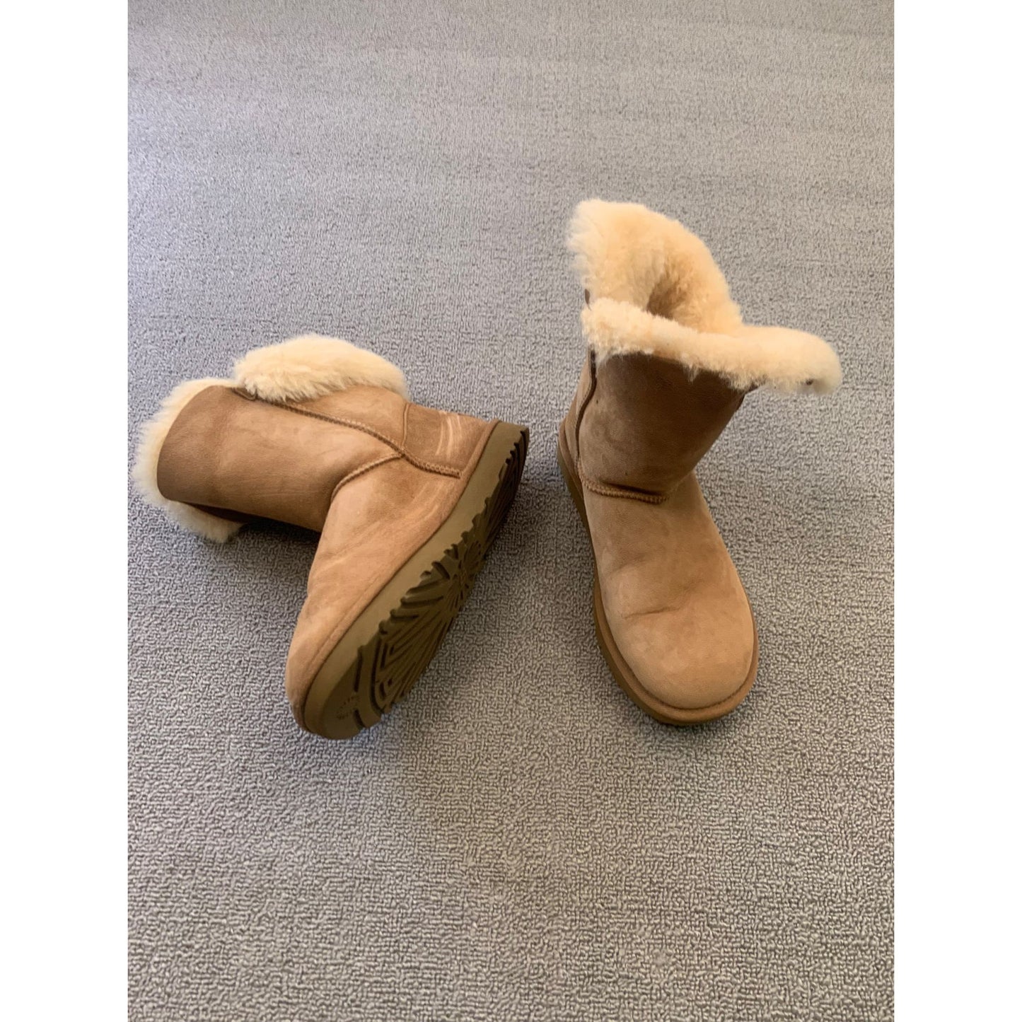 UGG Women US 7 Brown Suede Fur Classic Short Boots