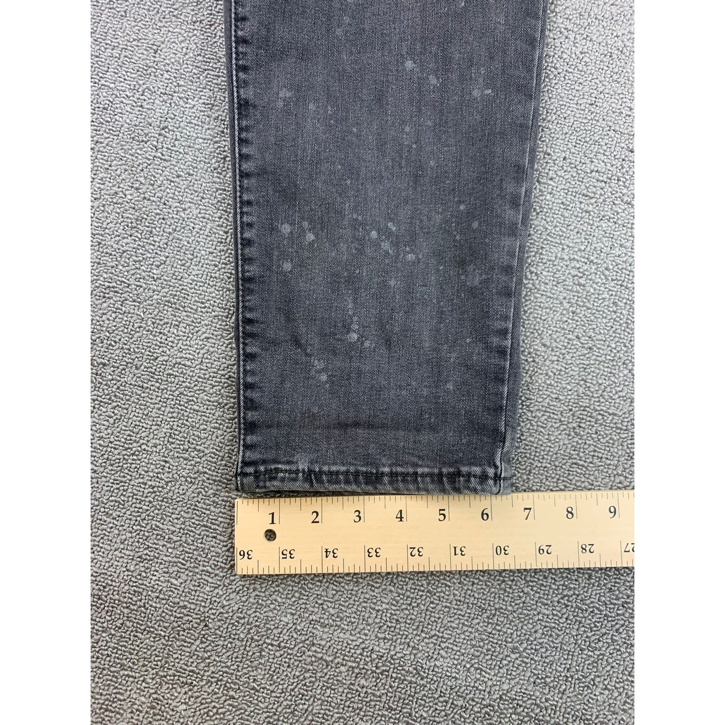 Levi's Women's 22W Dark Gray Faded 711 Skinny Jeans.