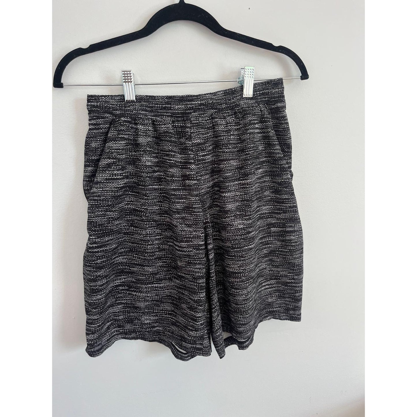 Lululemon Shorts Men M Black White Patterned Stretch Activewear