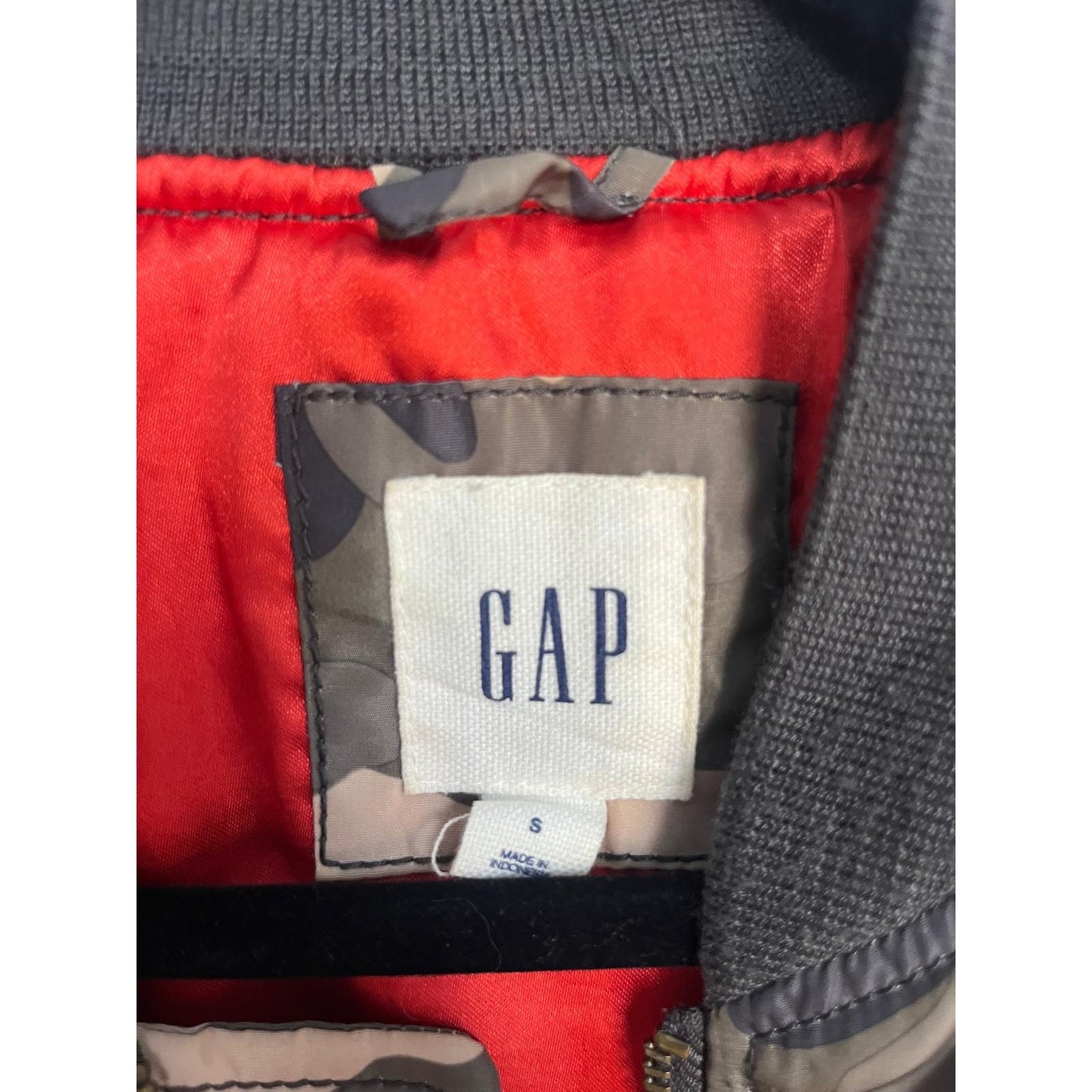 GAP Camo Bomber Jacket Women Small Reversible Red Lining Lightweight