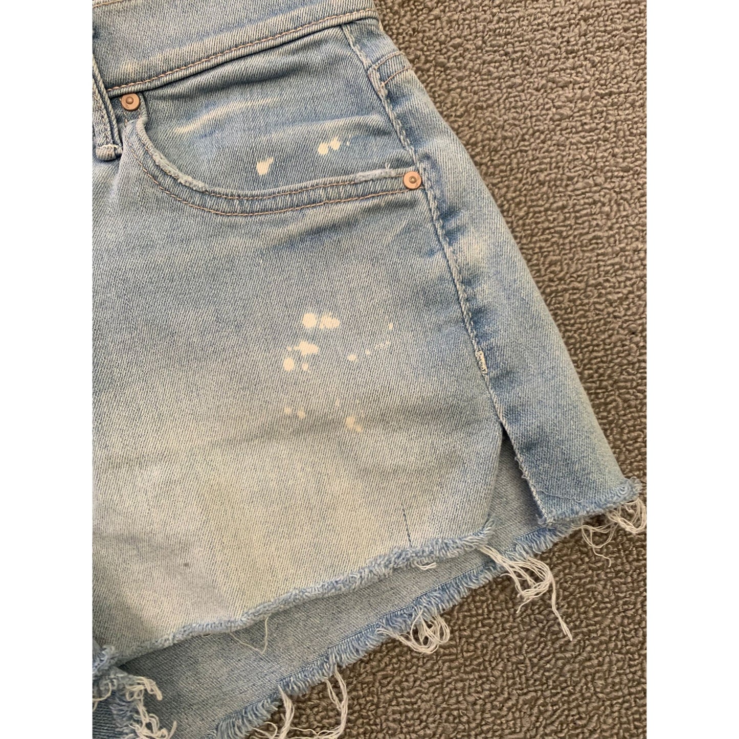 Mother Women's 25 Light Wash Frayed Hem Denim Shorts