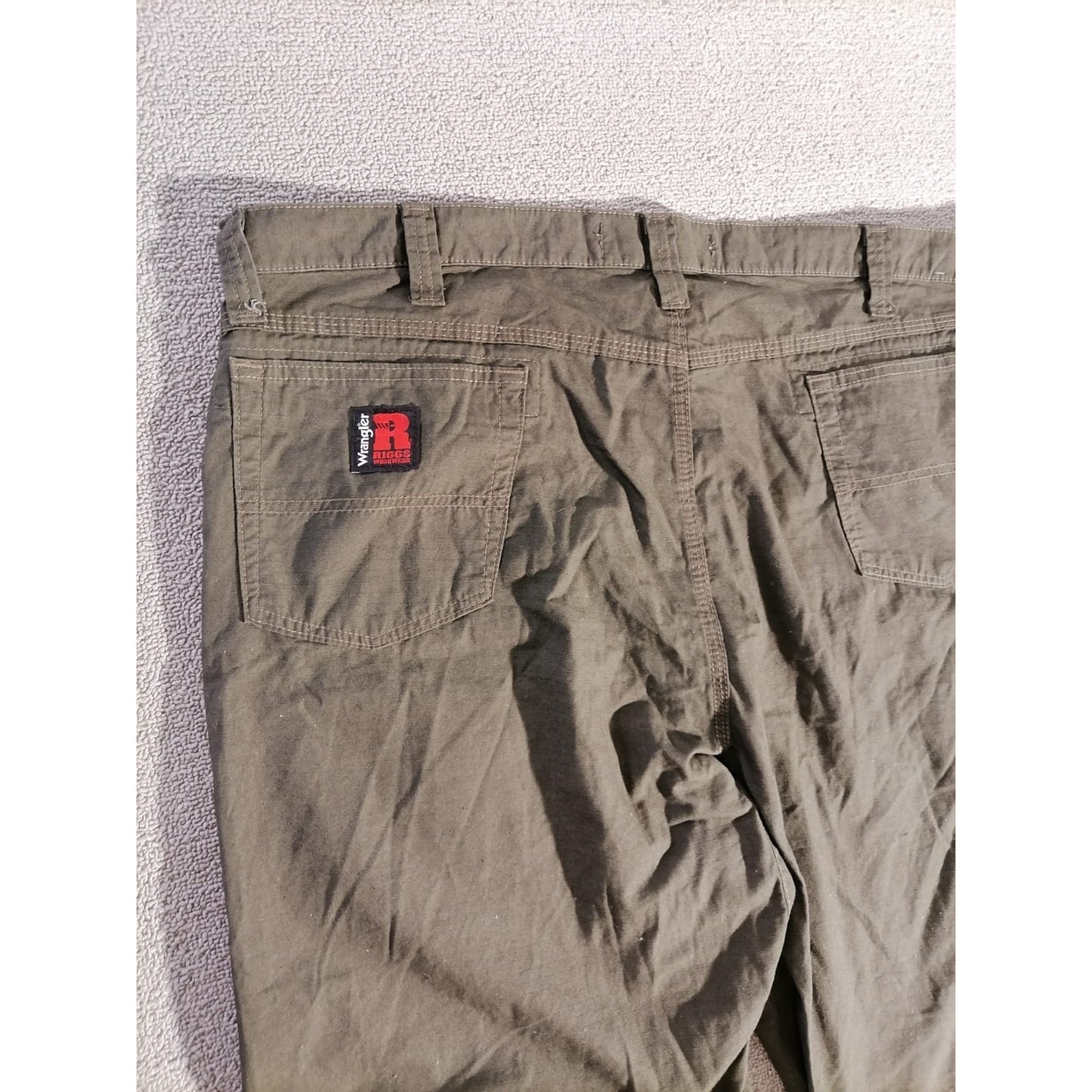 Wrangler 42x34 Male Olive Green 100% Cotton Utility Fit Durable Everyday Pants