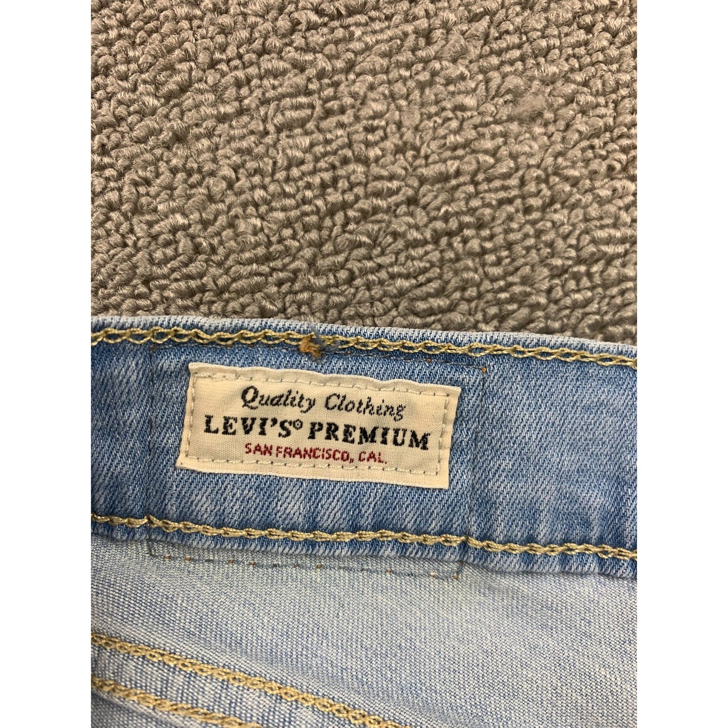 Levi's Women's 29x28 724 High Rise Light Wash Premium Jeans