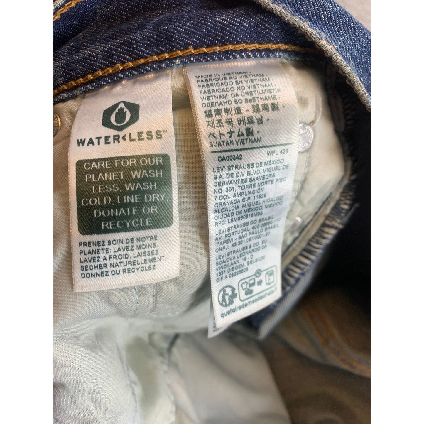 Levi’s Jeans Women’s Size 26 Low Pro Straight Leg Medium Wash Denim