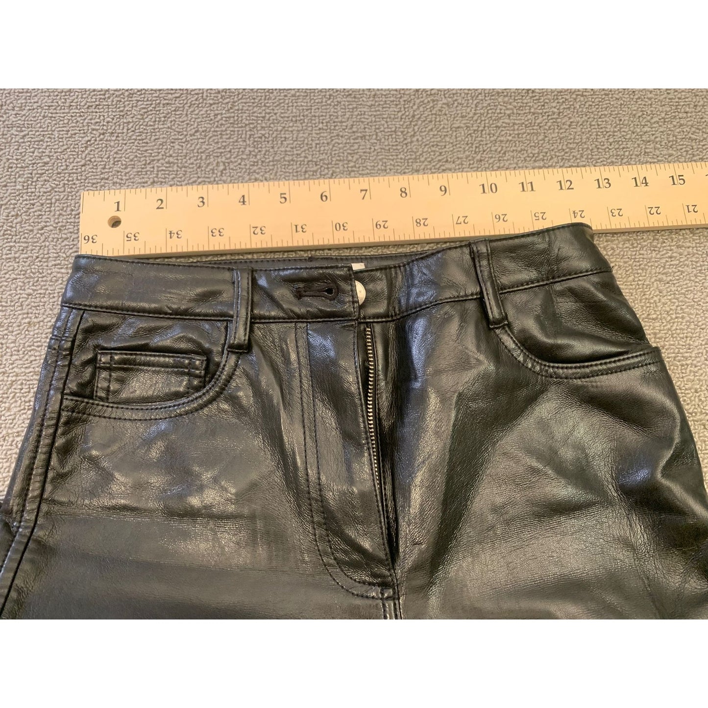 Aritzia Wilfred Women Size 0 Black Faux Leather Pants