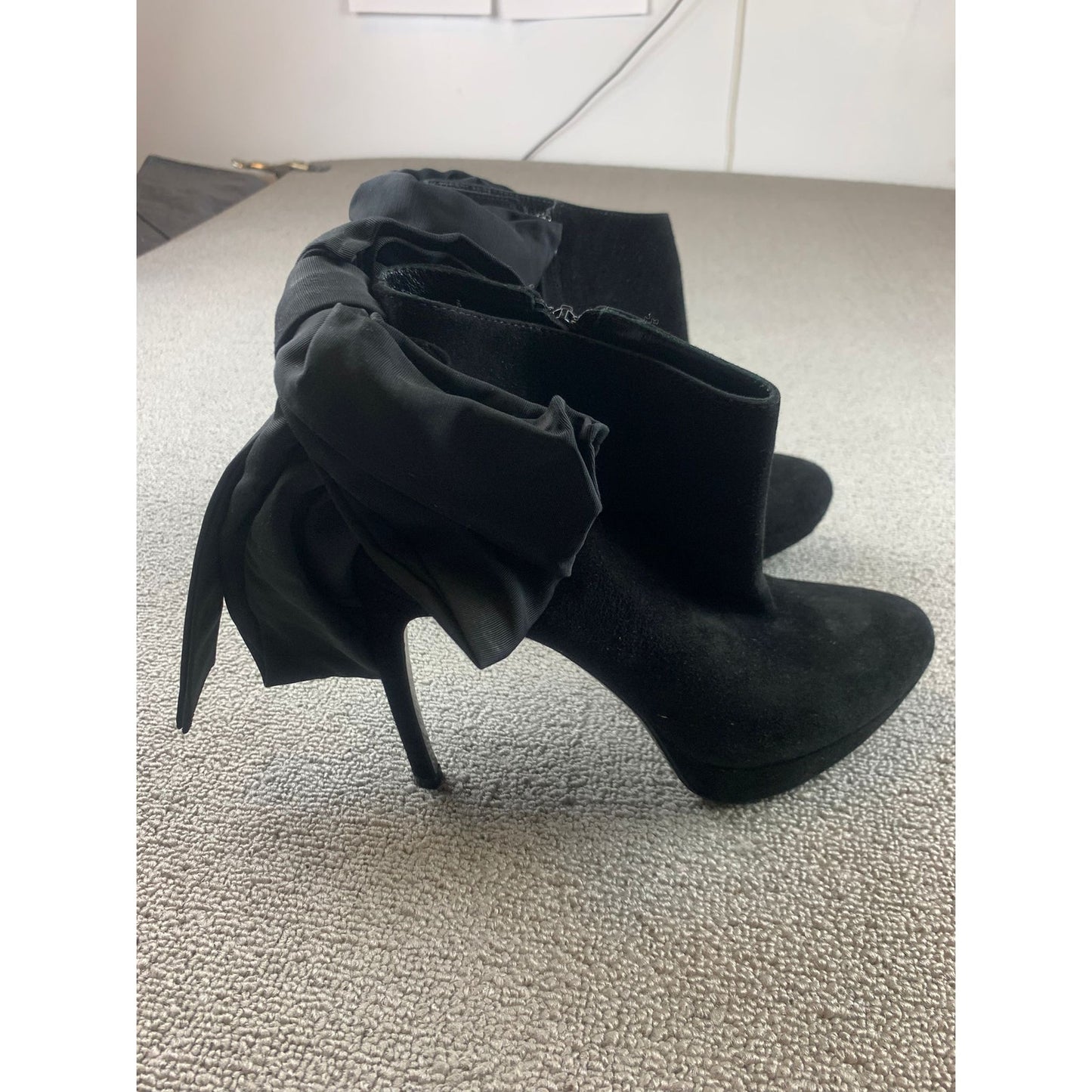 Genuine Alexander McQueen Black Suede Bow Ankle Boots Size 38 Authentic