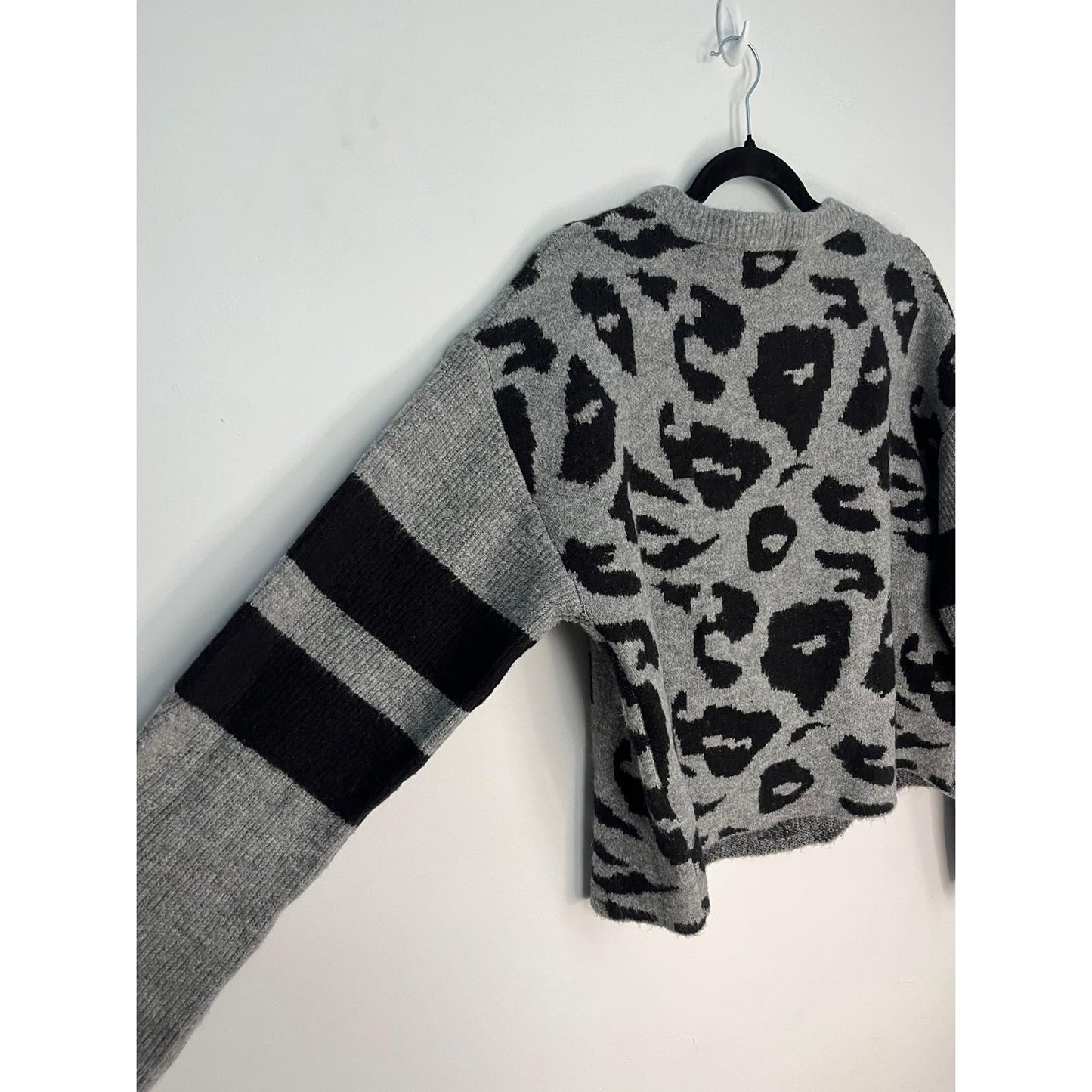 John + Jenn Sweater Women L Gray Leopard Stripe Knit Pullover Fuzzy Cozy