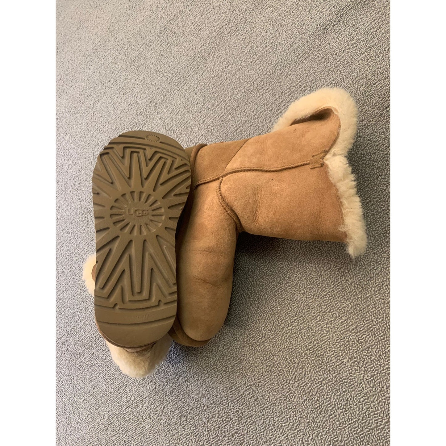 UGG Women US 7 Brown Suede Fur Classic Short Boots