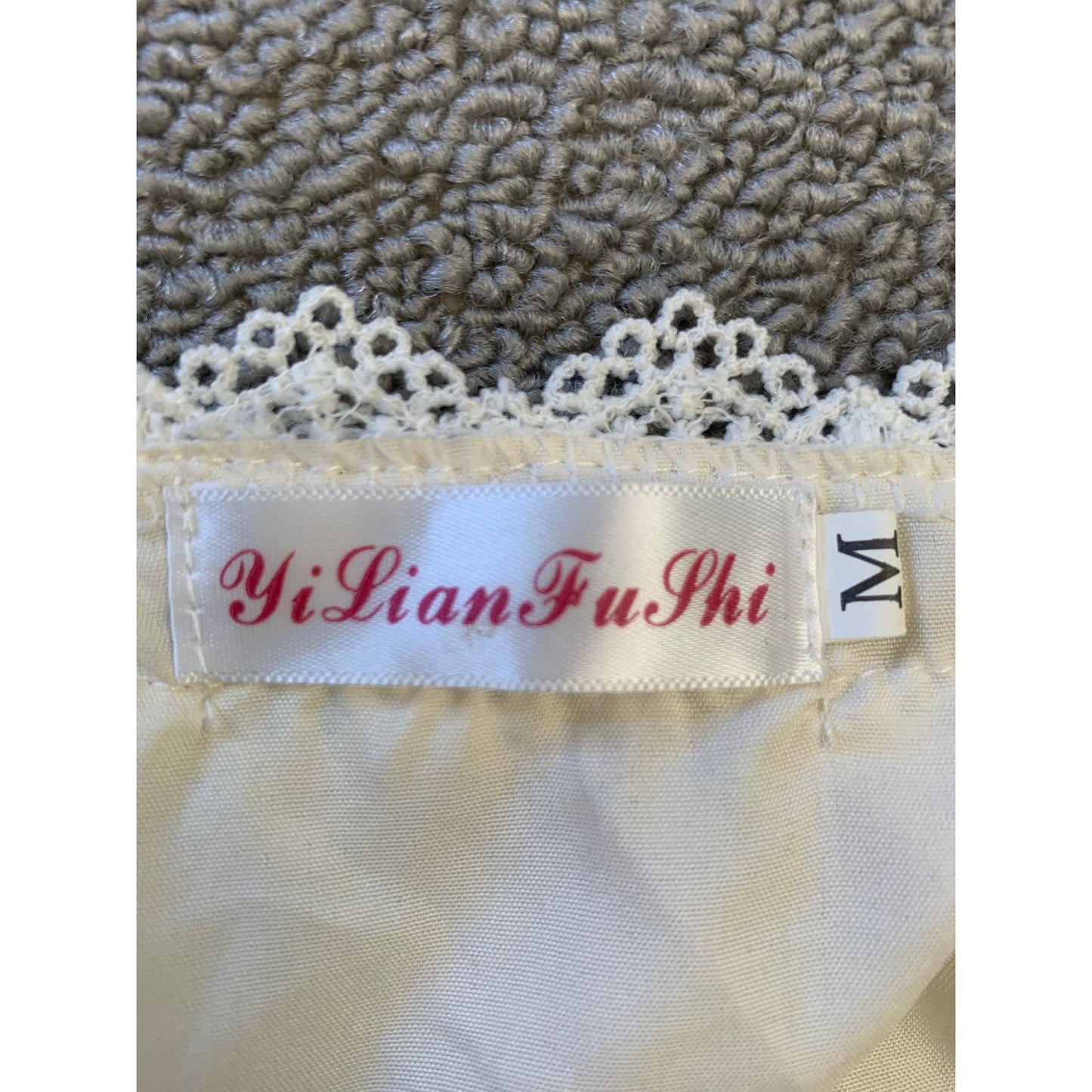 Yi Lian Fu Shi Women's M Cream Lace Trim Blouse