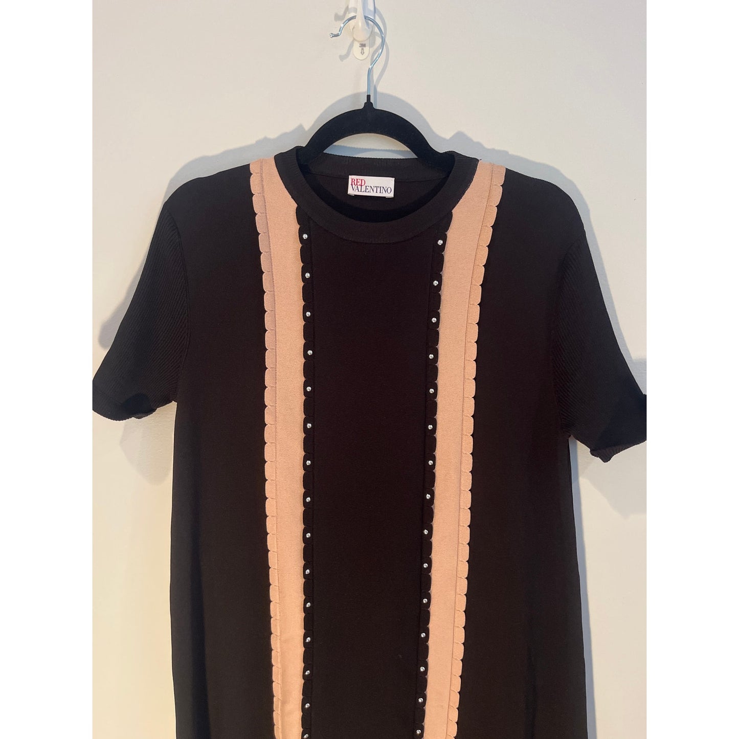 Red Valenti­no Stud­ded De­tail T-shirt Dress. Size L