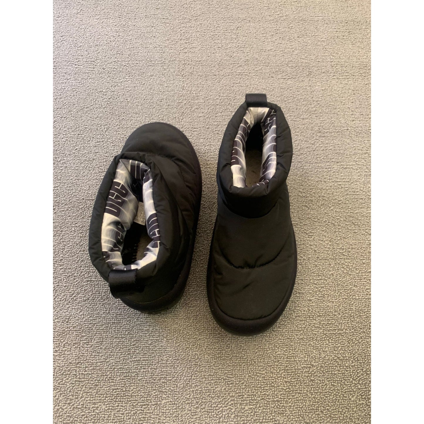 UGG Women US 7 Black Classic Maxi Mini Boots