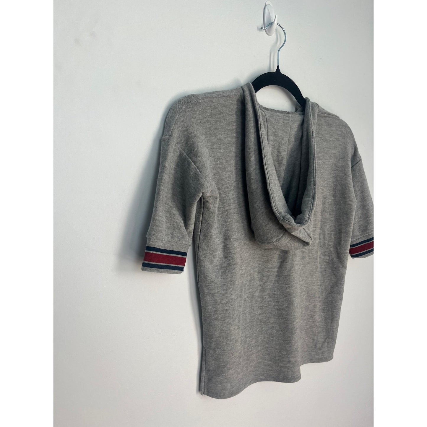 Chaser LOVE Hoodie Women 8 Gray Short Sleeve Heart Graphic Pullover