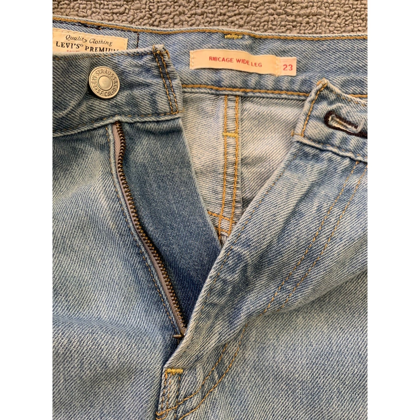 Levi's Premium Women's W23 Blue Wide Leg Jeans Distressed