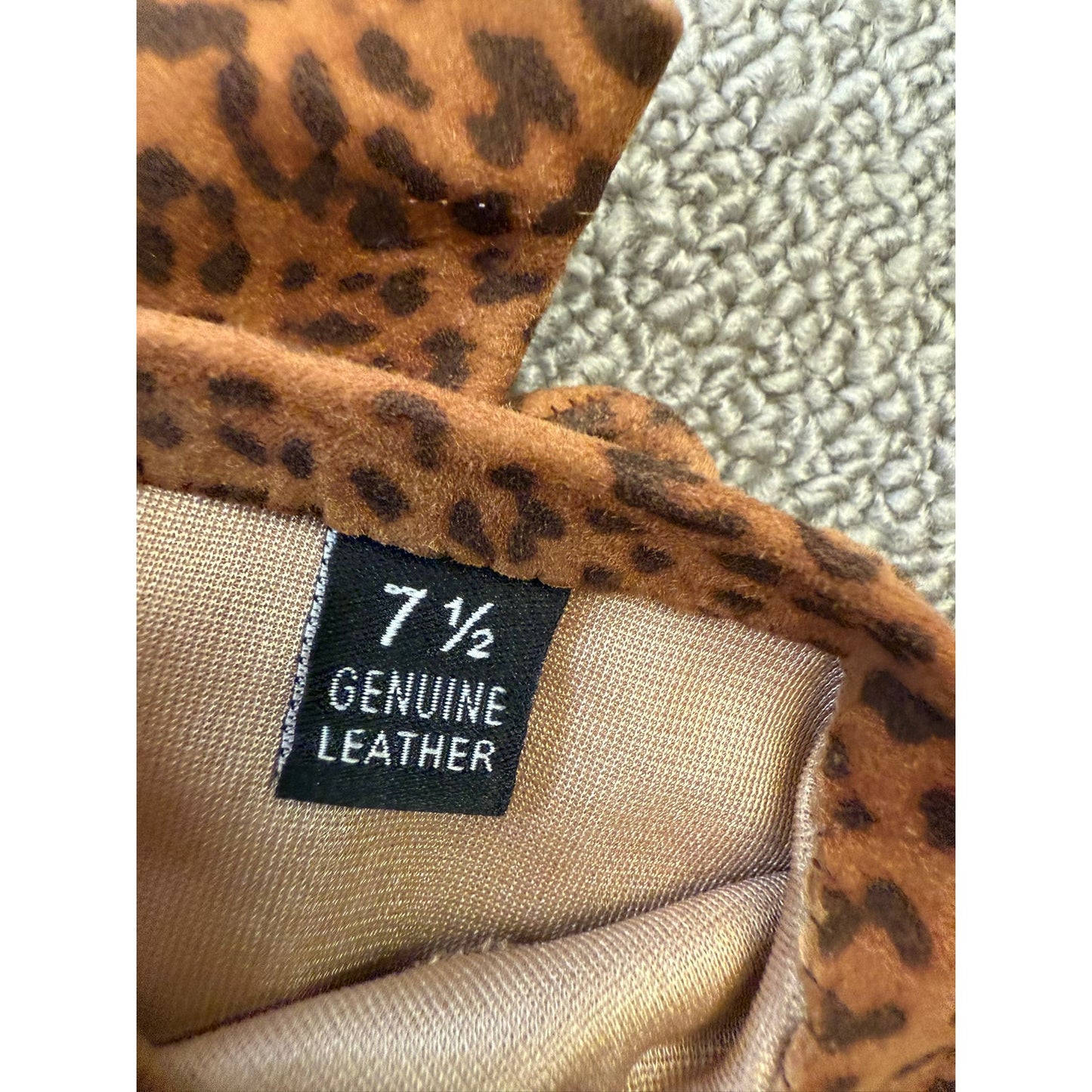 Carolina Amato Women's Size 7.5 Leopard Italian Shorty Silk Lining Gloves NWT