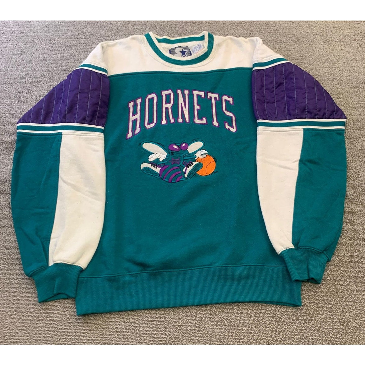Vintage Charlotte Hornets NBA x STARTER Men Large Teal White Purple Sweatshirt
