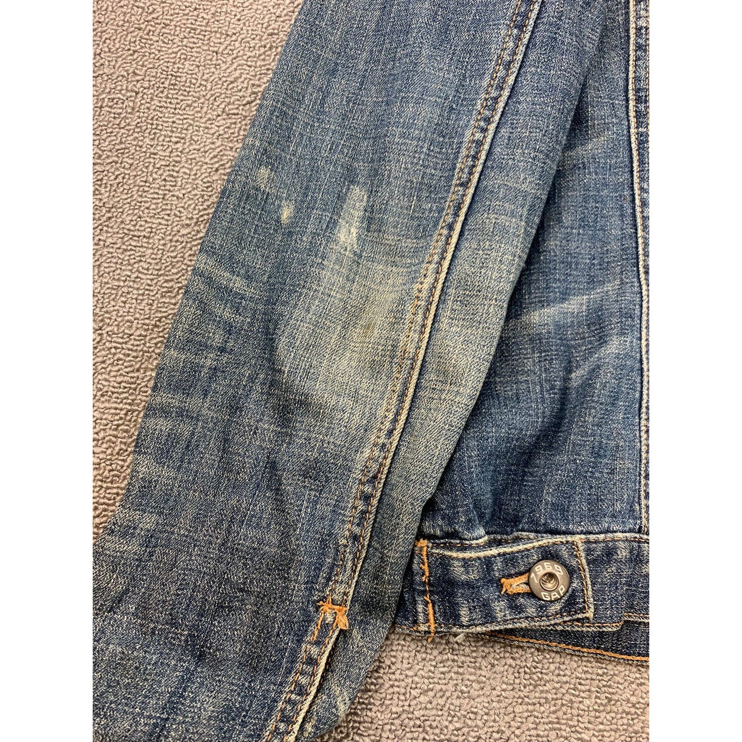 Vintage Y2K Gap Women's Large Blue Washed Distressed Fit Denim Jacket
