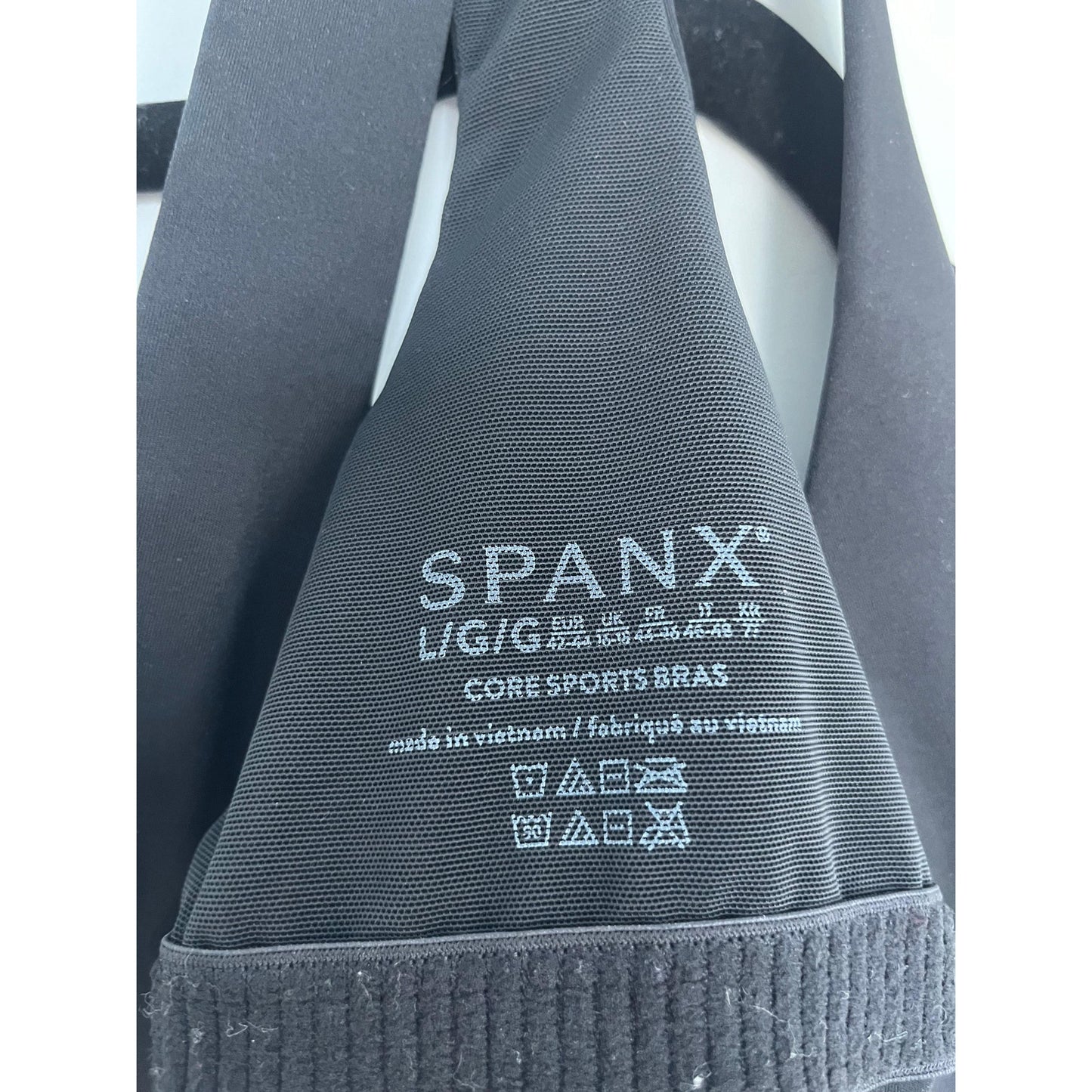 Spanx Core Sports Bra Women Large Black V Neck Racerback Activewear Top