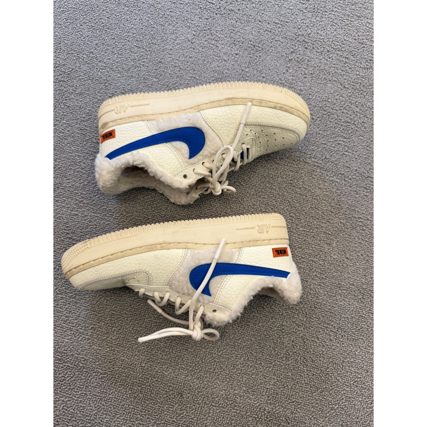 Nike Air Force 1 Women's Size 6  White Blue Sherpa Fleece Sneakers