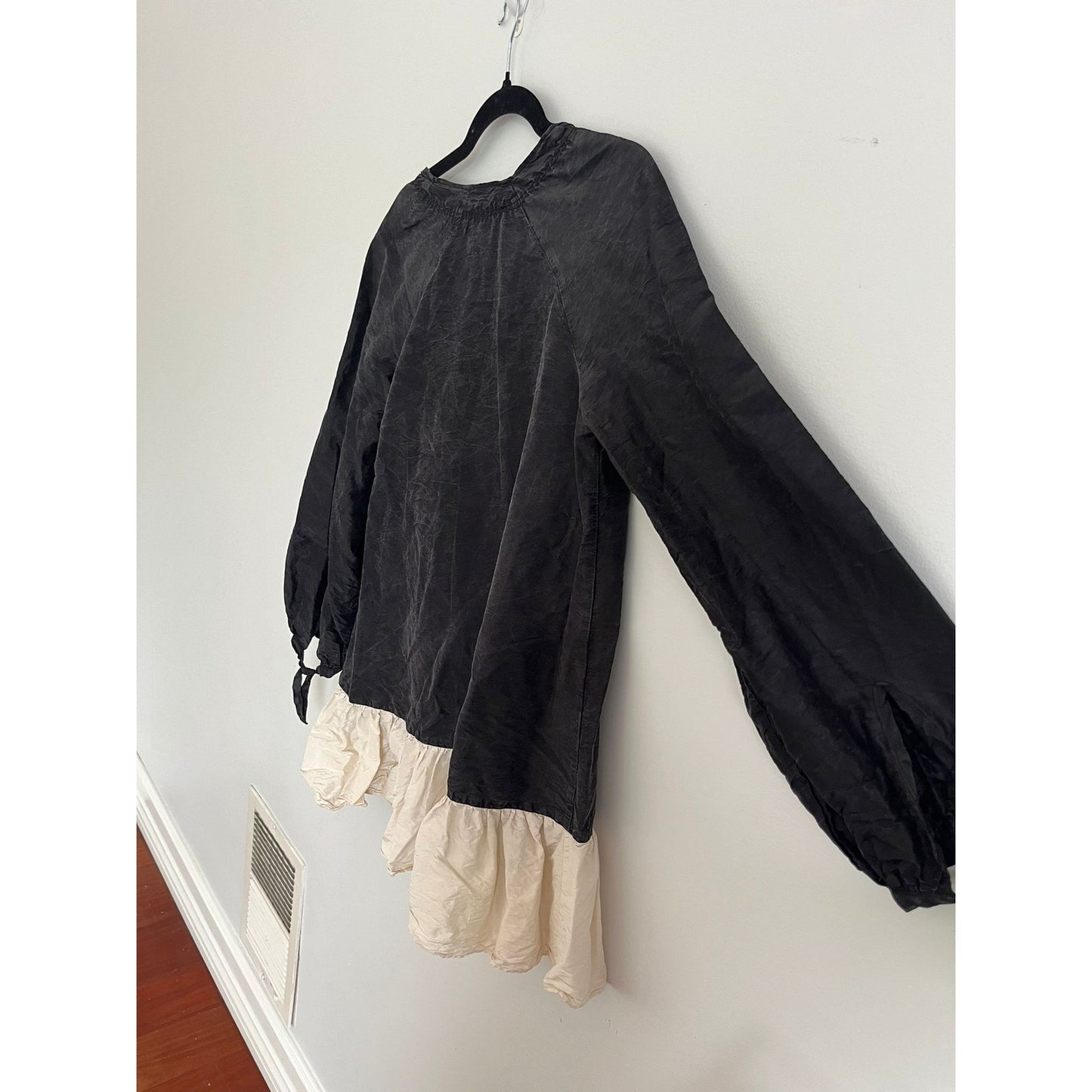 Cynthia Rowley Dress Women XS Black Long Sleeve Ruffle Hem Puff Cuffs Crinkle