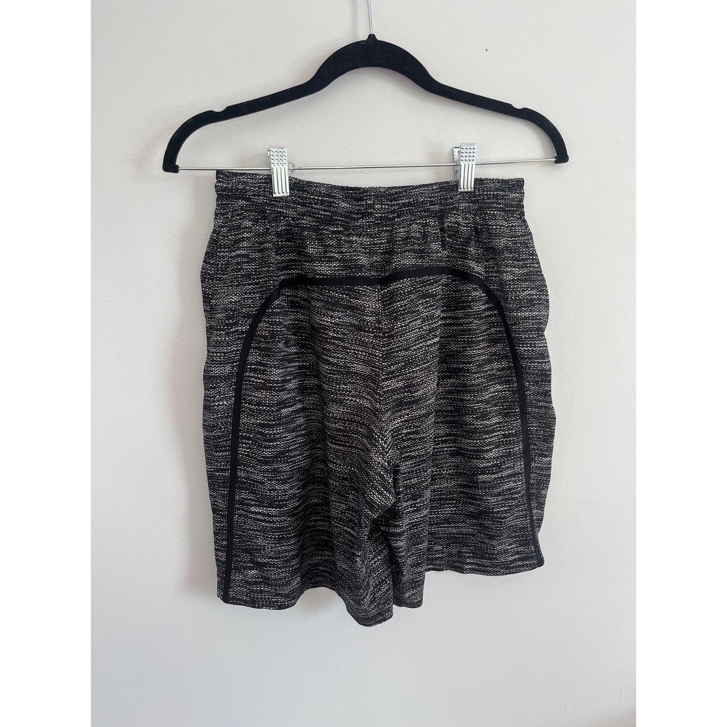 Lululemon Shorts Men M Black White Patterned Stretch Activewear